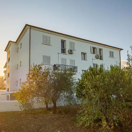 In Orosei, 4 Beds With Air Conditioning アパートホテル 3*