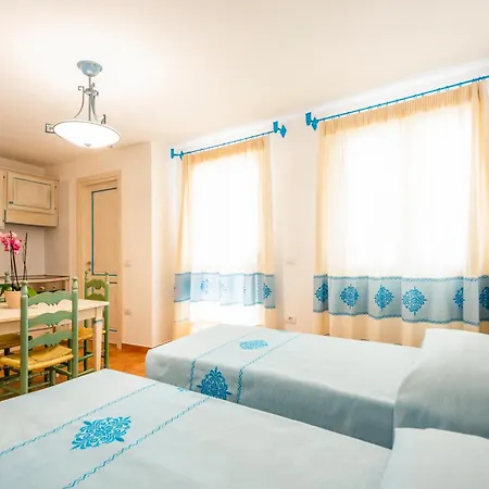 In Orosei, 4 Beds With Air Conditioning